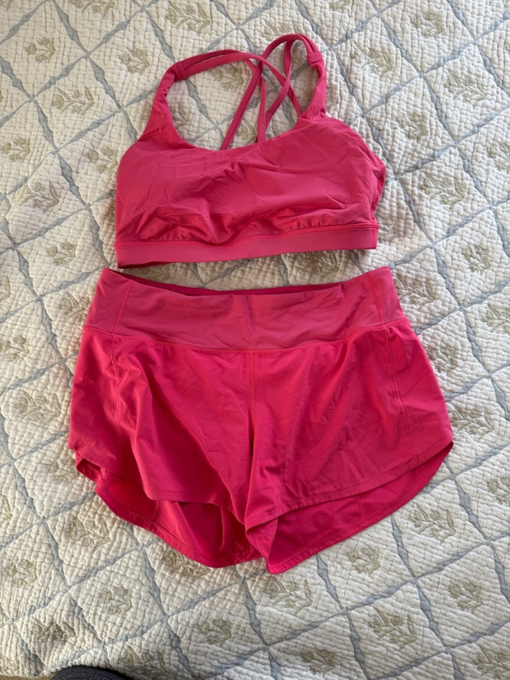 Lululemon Strappy Sports Bra & Hotty Hot Short Set